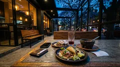 Cómo ahorrar al comer fuera en México: promos, cupones y hábitos que sí se notan en la cuenta