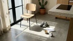 Después de los 70, el equilibrio puede ser tu mejor “seguro”: así lo entrenas en casa