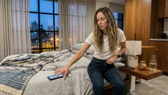 El truco del “cinco minutitos más”: por qué el “snooze” fragmenta tu sueño (y cómo dejarlo sin drama)