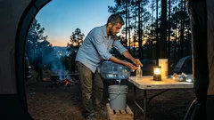 11 trucos de camping en familia para un fin de semana sin caos (y sin cargar de más)