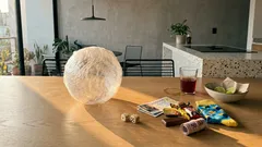 Así se arma la bola de película adherente (Saran Wrap): el juego con dados que todos quieren abrir