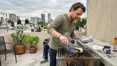 Cómo limpiar la parrilla con cebolla sin arruinar el sabor (y cuándo conviene otro método)